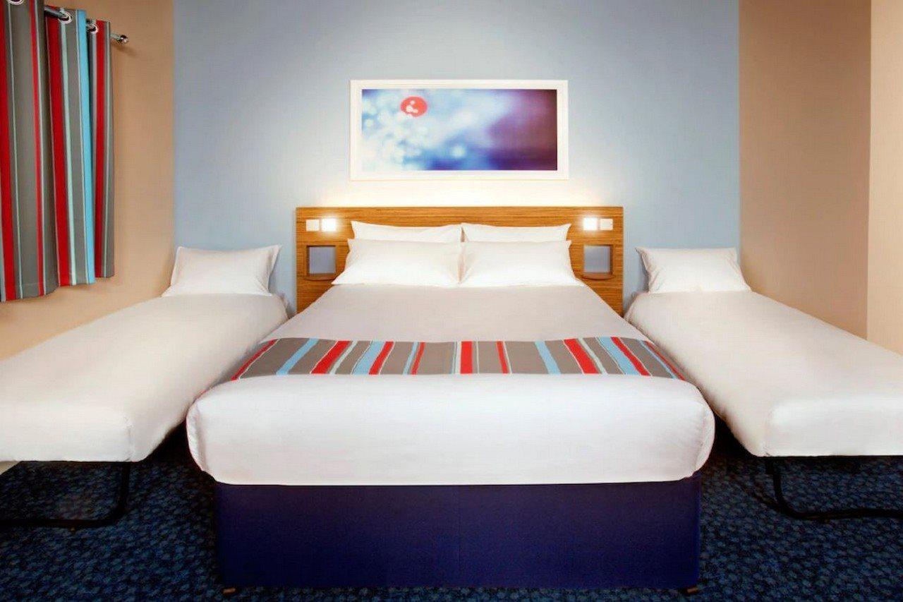 Travelodge Уиднес Экстерьер фото