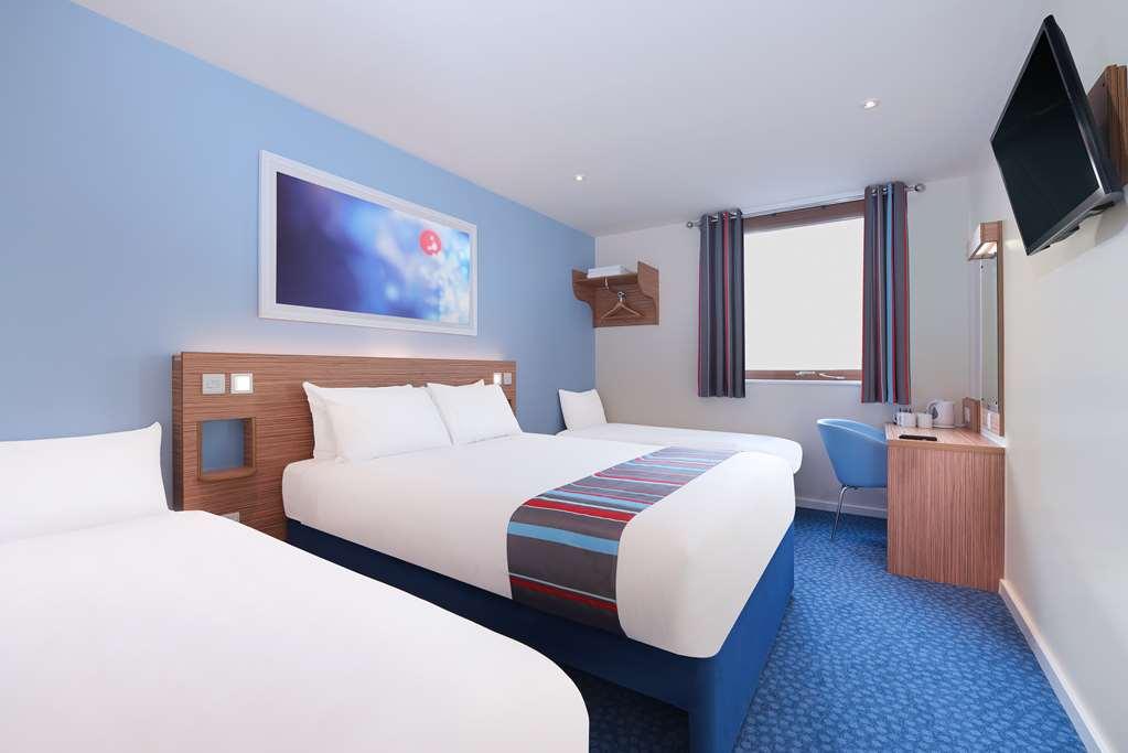 Travelodge Уиднес Номер фото