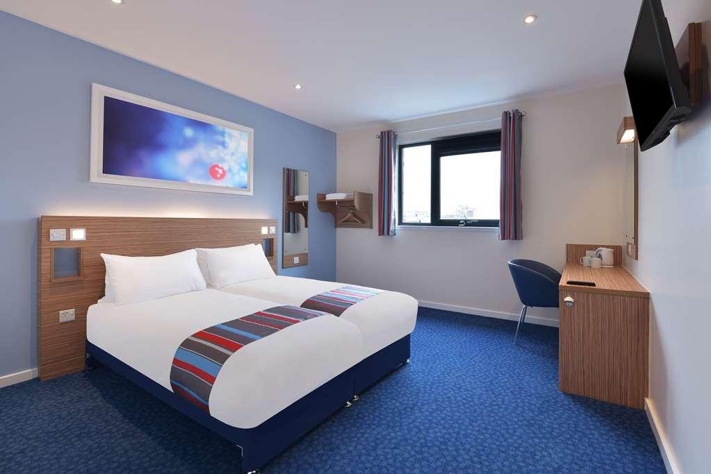 Travelodge Уиднес Номер фото