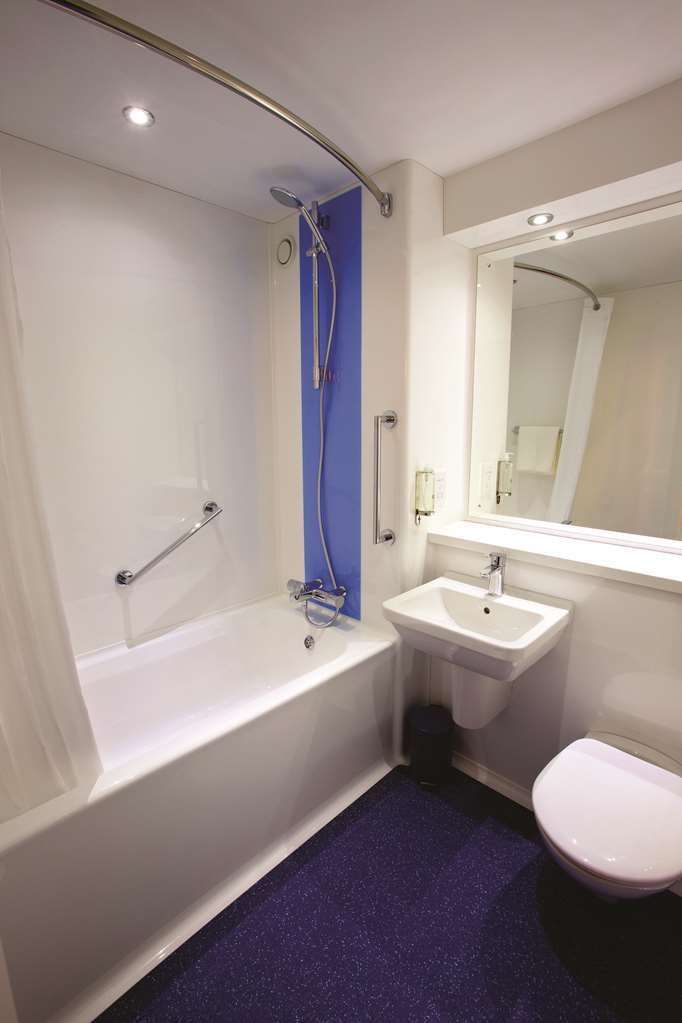 Travelodge Уиднес Номер фото