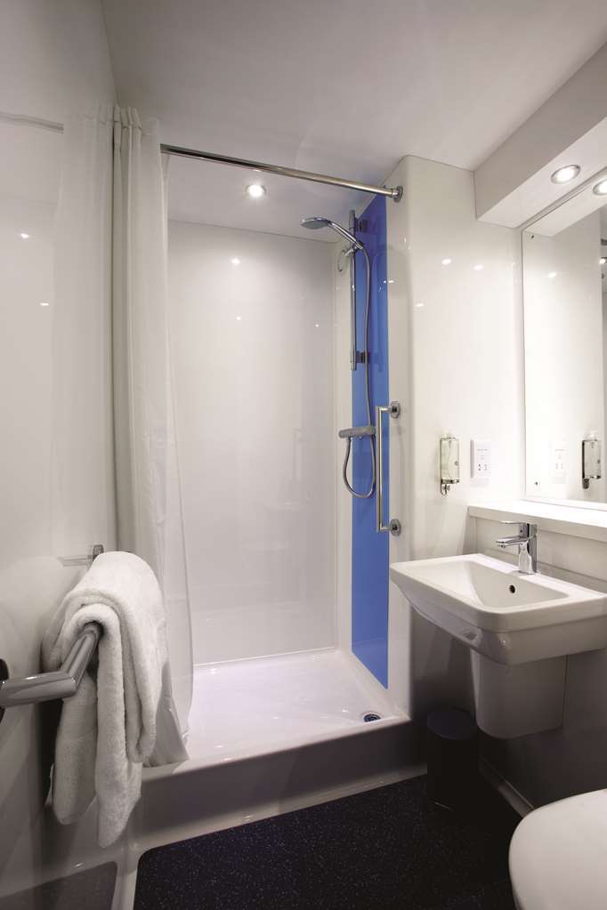 Travelodge Уиднес Номер фото