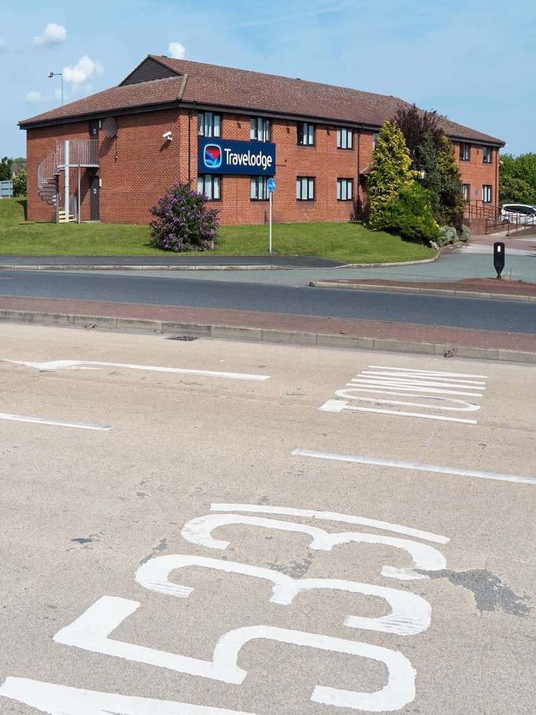 Travelodge Уиднес Экстерьер фото