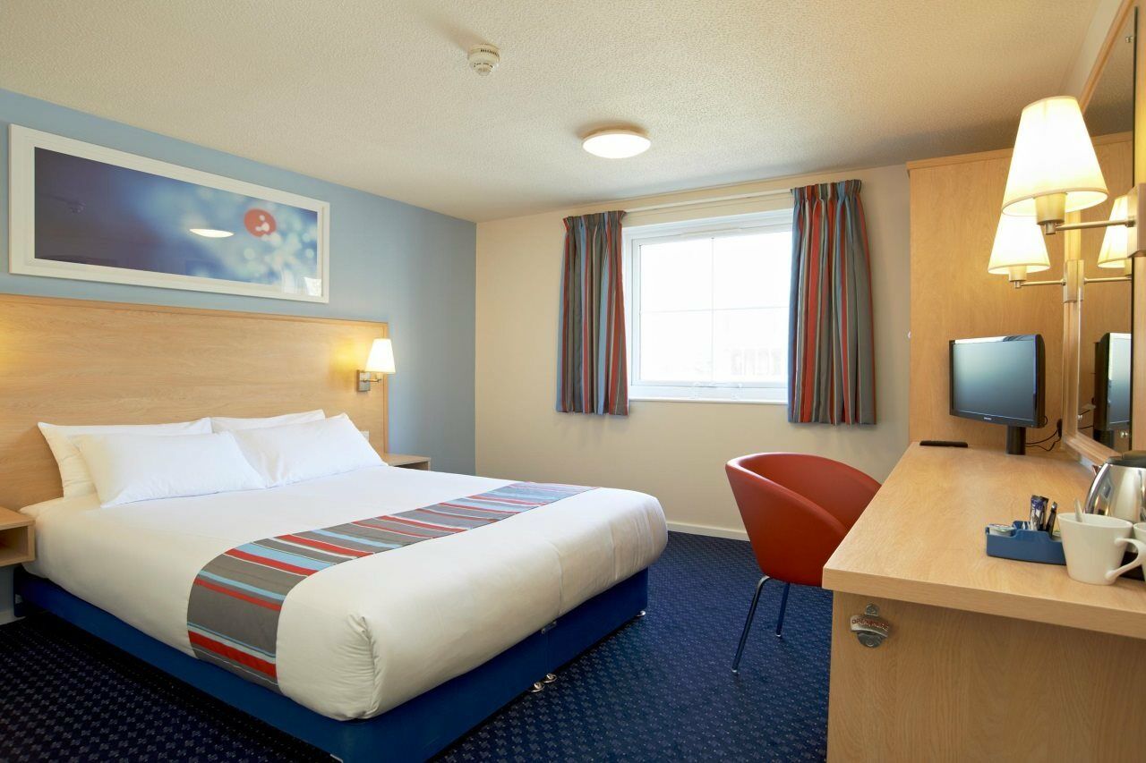 Travelodge Уиднес Экстерьер фото